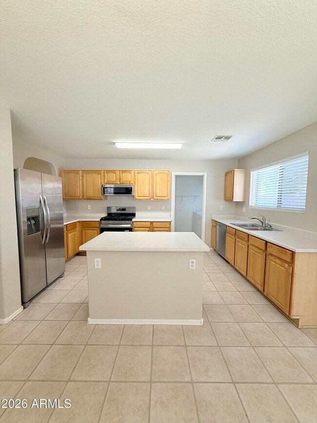 Building Photo - 434 W Fabens Ln
