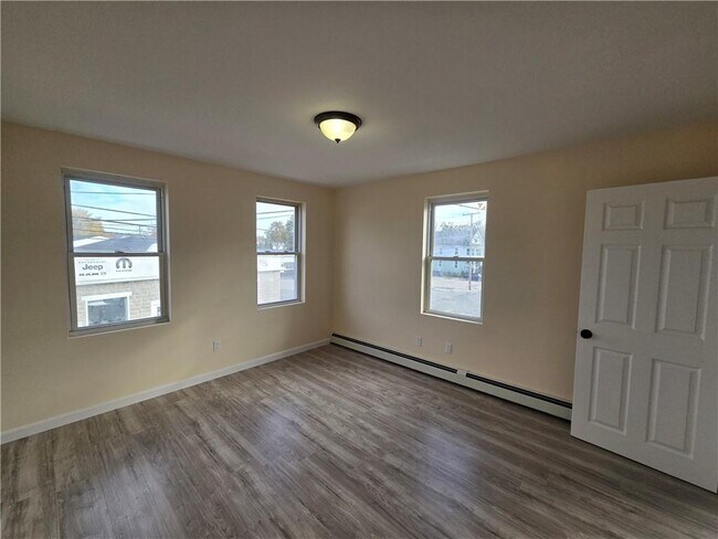 Building Photo - 193 Child St