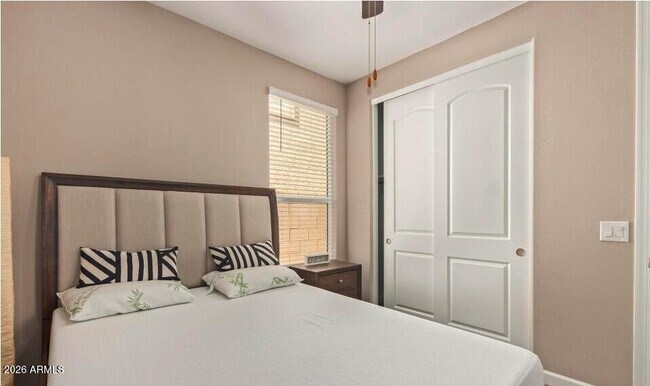 Building Photo - 1953 W Yellowbird Ln