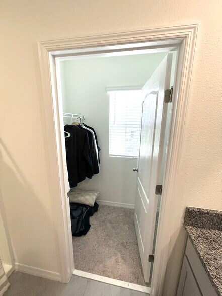Building Photo - 848 Brooklet Dr