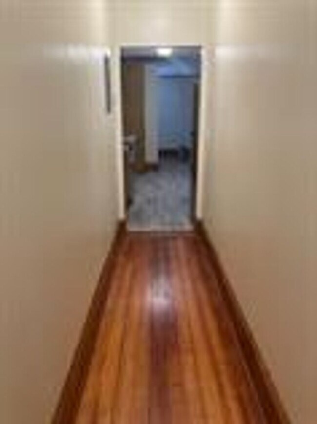 Building Photo - 209 Roxbury St