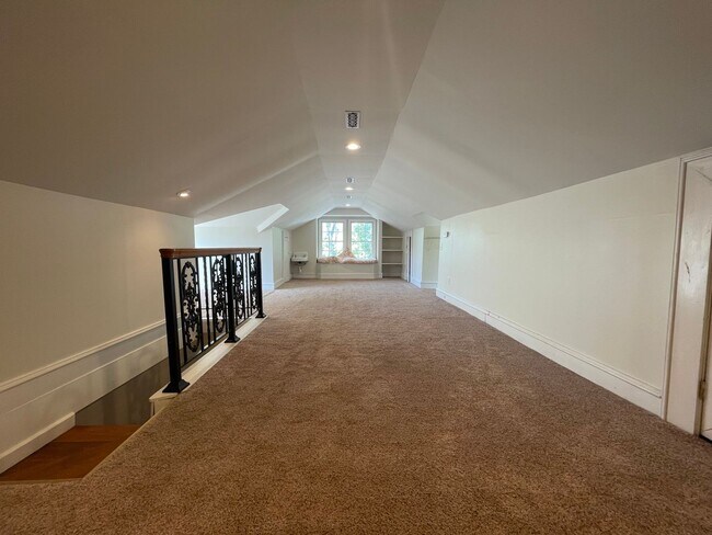Building Photo - Updated 3/2 House in Old East Rome $2,295