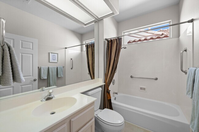 Building Photo - 38537 Fallbrook Ave
