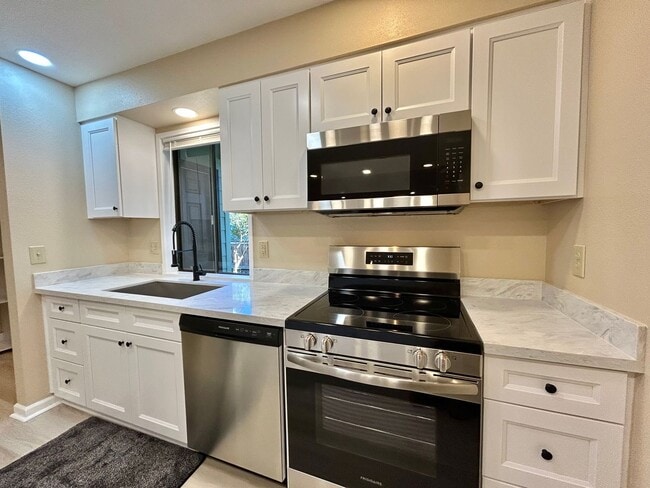 Building Photo - Serene 2 Bed, 2 Bath Updated Hidden Gem!
