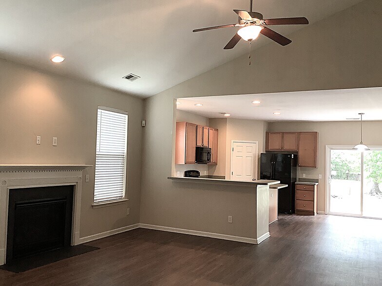 Building Photo - 8029 Hyannis Ct