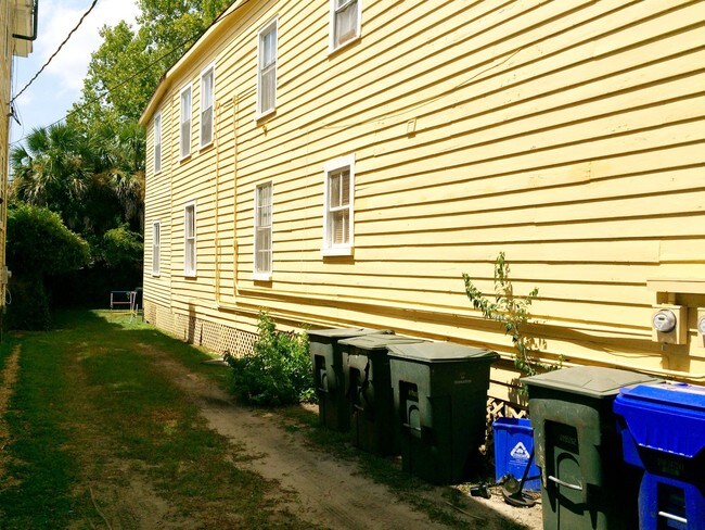 Building Photo - 1 Bedroom 1 Bath Apartment in Wraggsboro - Downtown Charleston