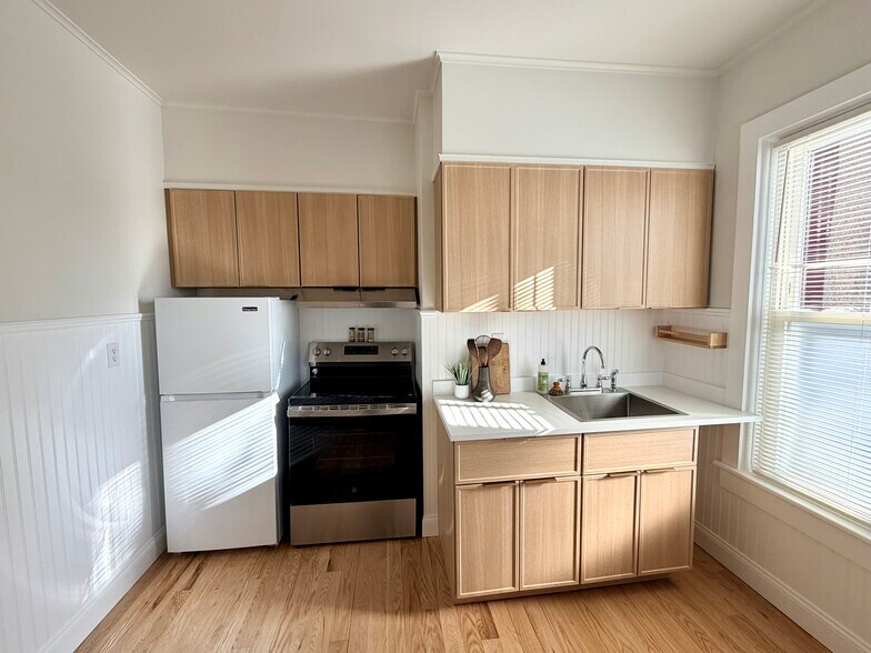 Building Photo - 11 Spring St