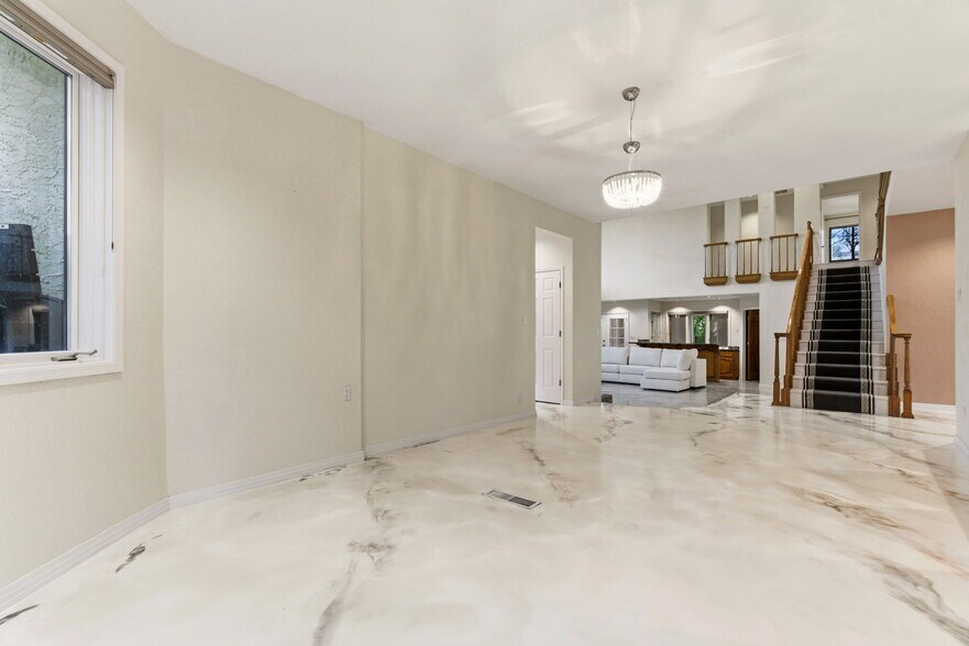 Building Photo - 9706 Tanoan Dr NE