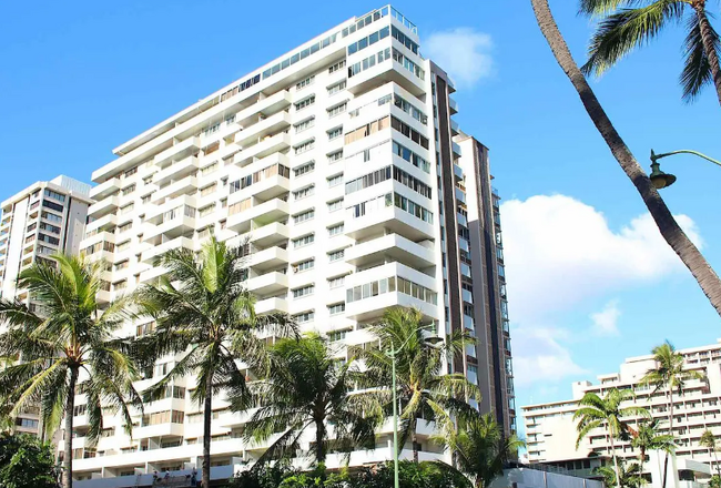 Building Photo - 2421 Ala Wai Blvd