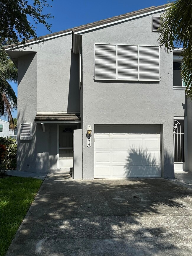 Primary Photo - 2476 Harbour Cove Dr