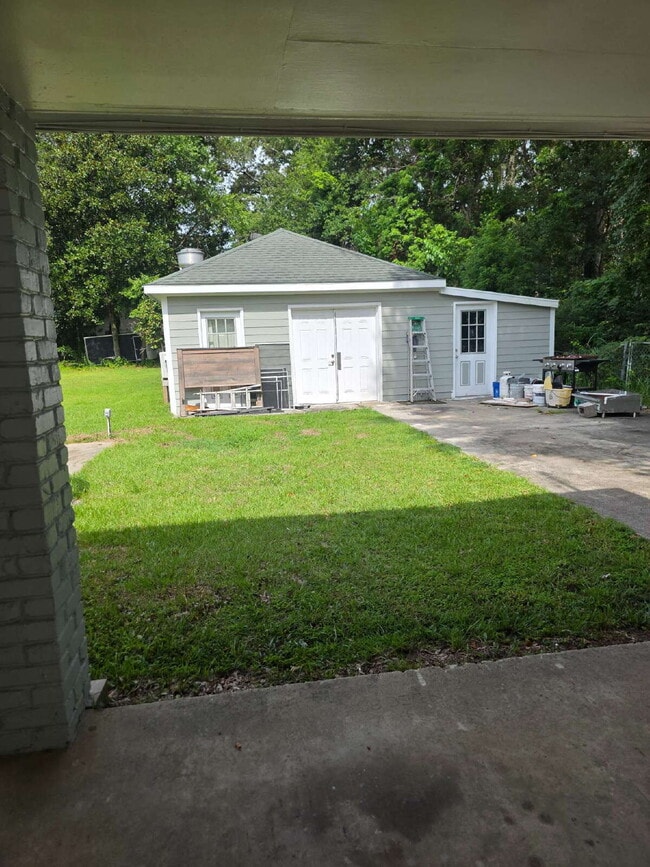 Building Photo - Need a mother-in-law suite or a kid cave?