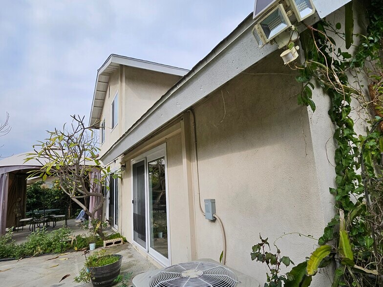 Building Photo - 17631 Mapes Ave