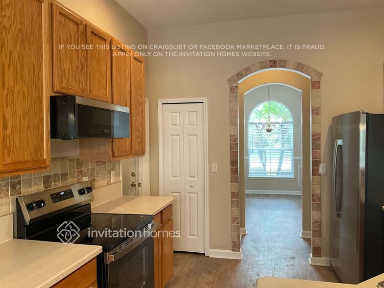 Building Photo - 204 Hidden Lake Dr