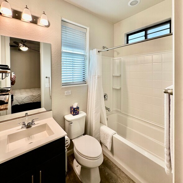 Building Photo - 2090 S Dorsey Ln