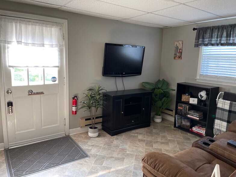 Building Photo - 220 Pearson Dr