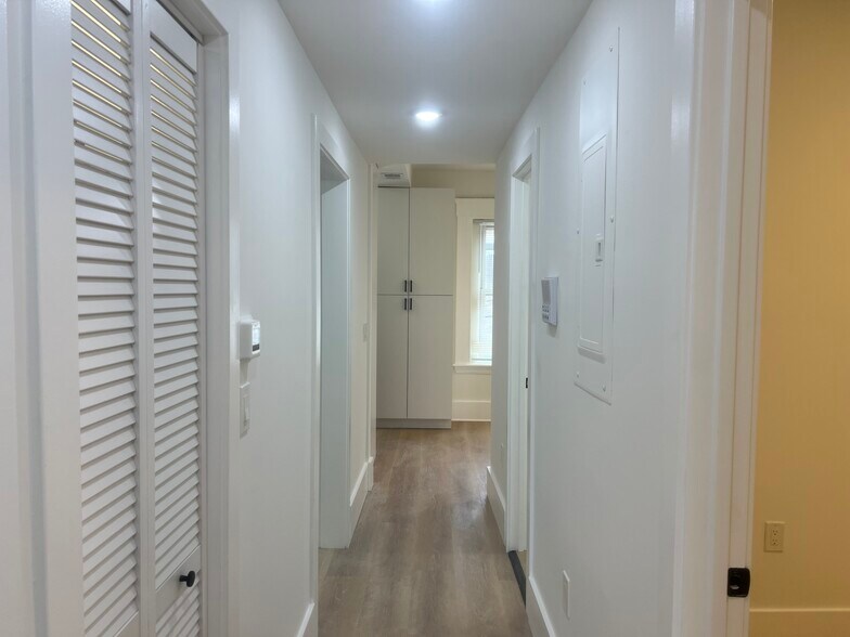 Building Photo - 10 Gates St