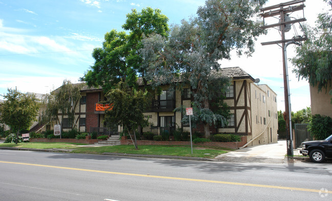 Building Photo - 14632 Magnolia Blvd