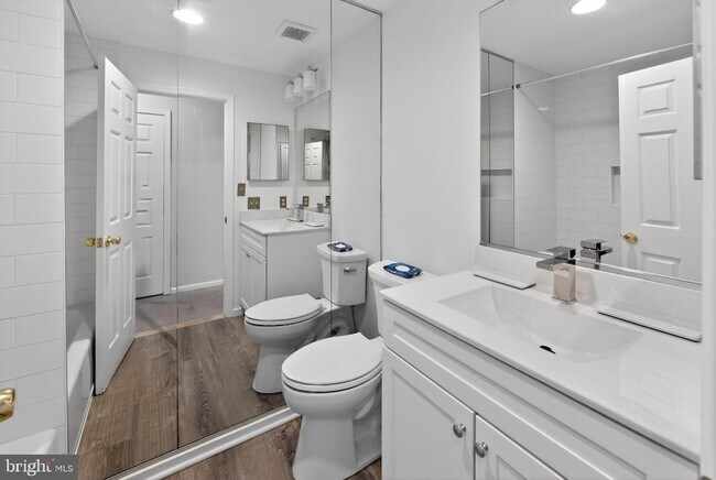 Building Photo - 933 Washington Pl