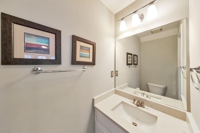 Building Photo - 2045 Fairways Ct