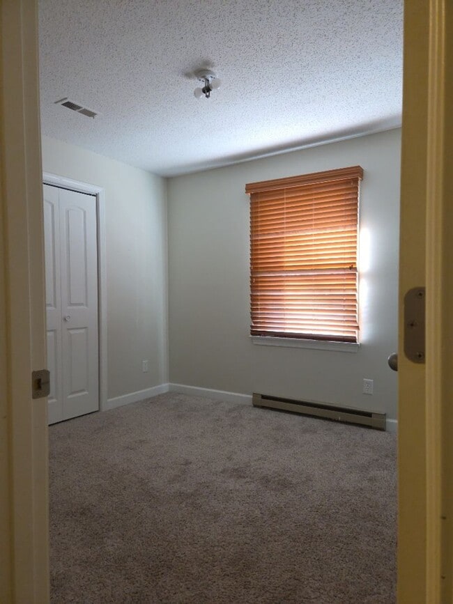 Building Photo - 3 Bed, 1 Bath, 1 Car Garage House for Rent in Bolivar, MO!