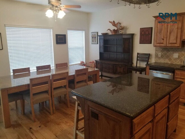 Building Photo - "Experience Luxury Living: Spacious 5-Bed ...