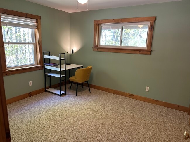 Building Photo - 657