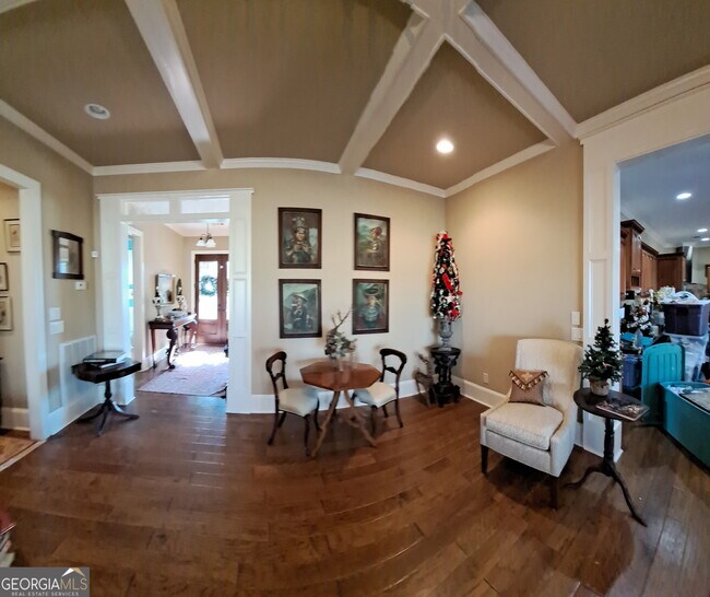Building Photo - 285 Pine Dr