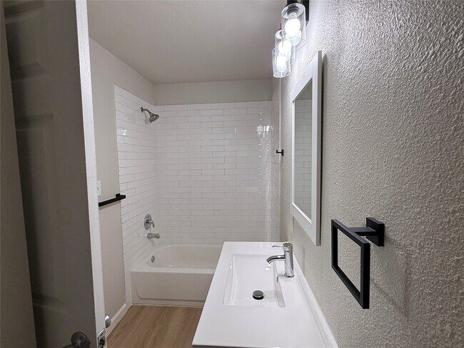 Primary Photo - 7427 Avenue I