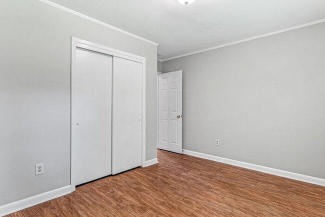 Building Photo - NE – Desirable Neighborhood, Brick Home, W...
