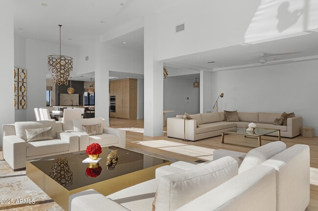 Building Photo - 5841 N Echo Canyon Cir