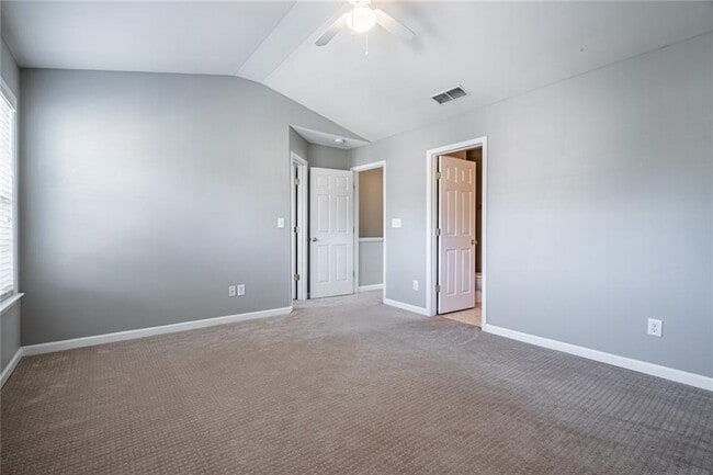 Building Photo - 2302 Towneheights Terrace SE