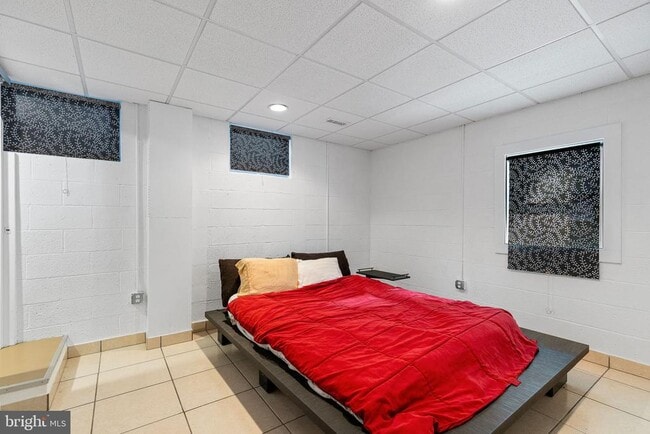 Building Photo - 9 Lakeview Terrace