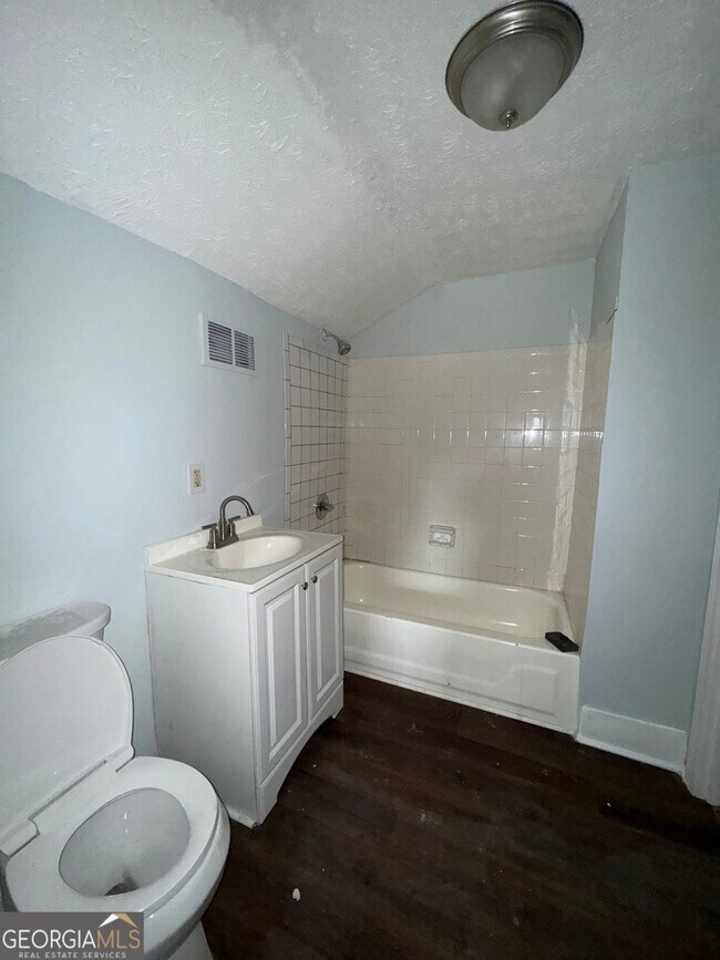 Building Photo - 1462 Lucile Ave SW