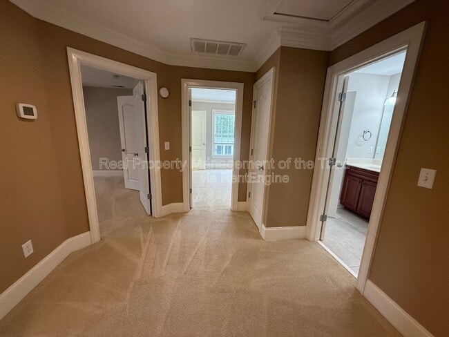 Building Photo - 2528 N Beech Ln