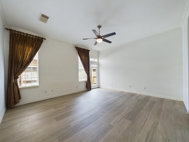 Building Photo - 5627 Winsome Ln