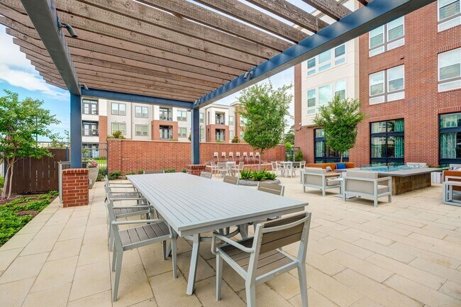 Building Photo - 800 FM 3083