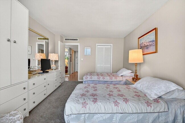 Building Photo - 2505 S Ocean Blvd