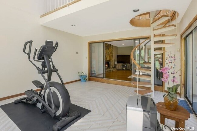 Building Photo - 2 Castle Ct