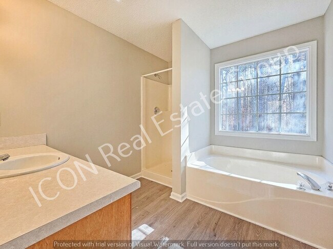 Building Photo - 3/2.5 home with large level lot