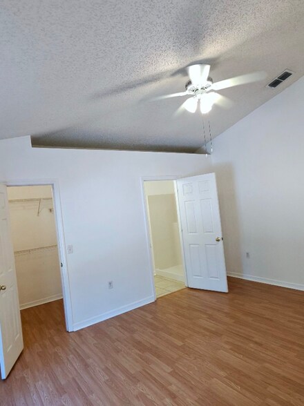 Building Photo - 19 Leidel Dr