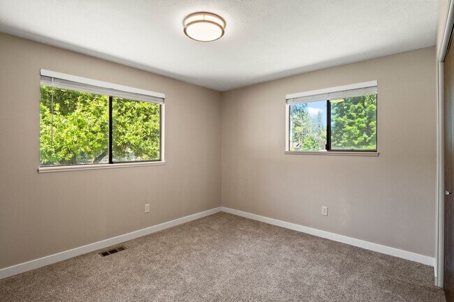 Building Photo - 4 Bed 3 Bath Home in Cul-de-sac with Massive 18X40 insulated shop