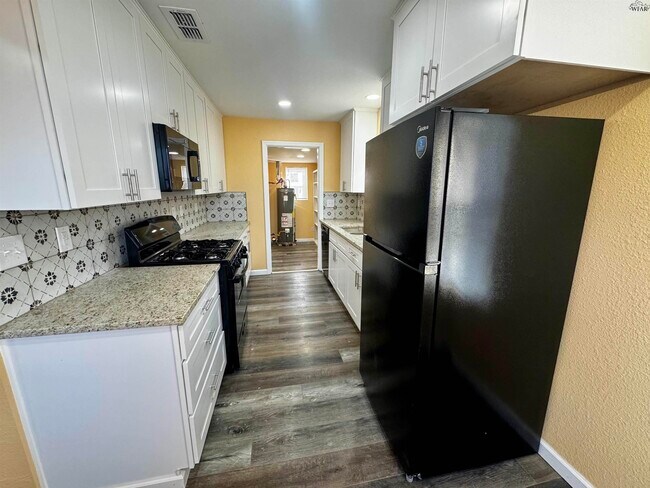 Building Photo - 603 E Alameda St