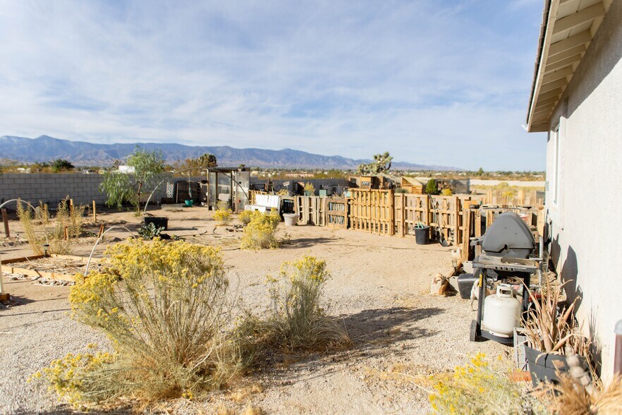 Garden - 12072 Pacific Rd