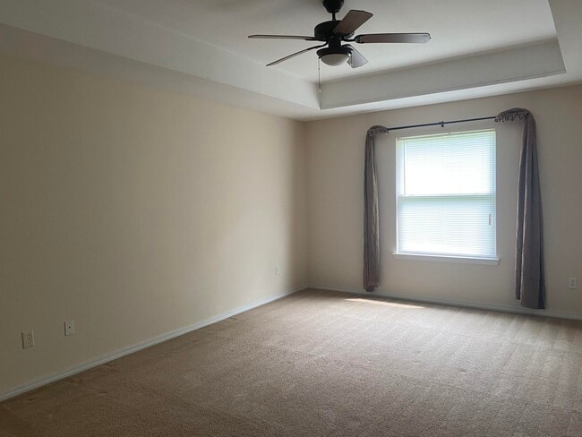 Building Photo - 2360 Crescent Rd