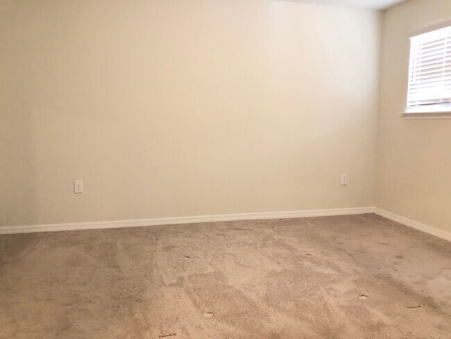 Building Photo - 2674 Mead Ave