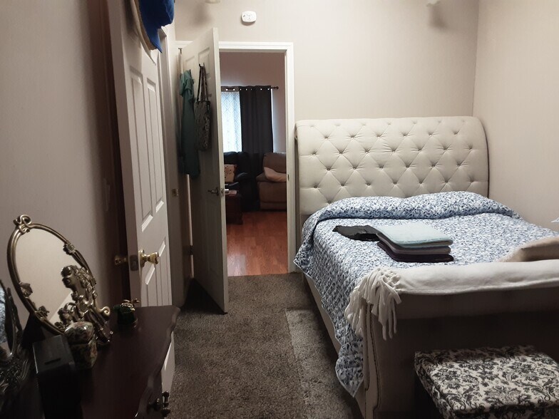 Bedroom - 4040 US Highway 93 N