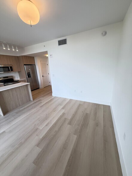 Building Photo - 2533 NE 183rd St