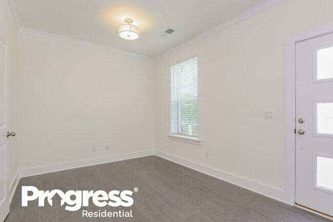 Building Photo - 3951 S Tryon St