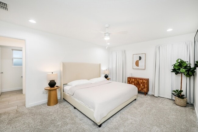 Building Photo - 425 Deer Path Lp