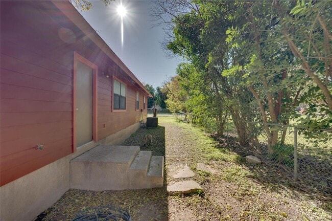 Building Photo - 706 Scenic Dr